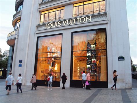 louis vuitton bag in paris|louis vuitton paris store website.